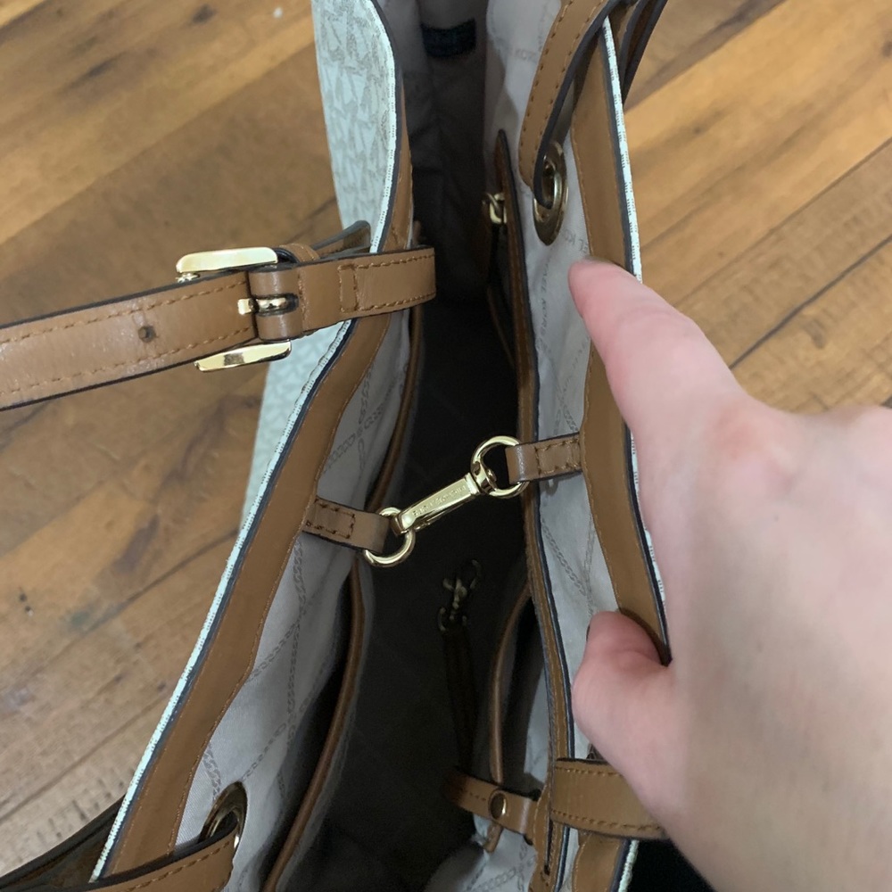 SOLD Authentic Michael Kors purse - Picture 5 of 7